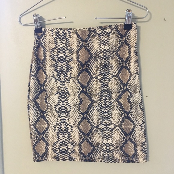 Snake Skin Pattern Mini Skirt (matching crop top on my page available) - Picture 2 of 11